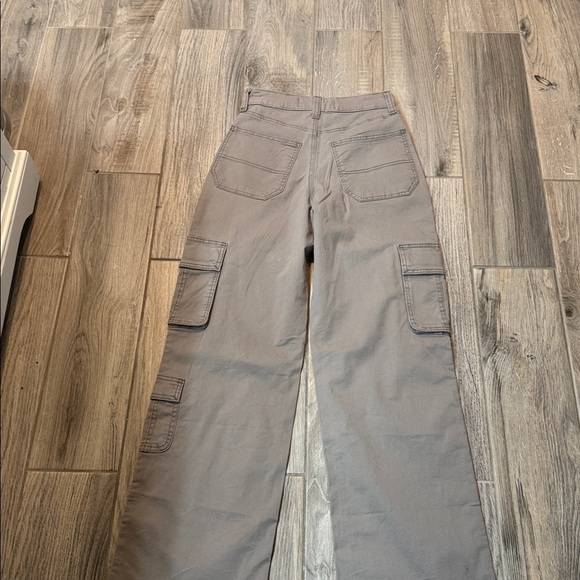 Hollister High Rise Baggy Cargo Pants Woman’s 00R Waist 24R NWT - Picture 9 of 11